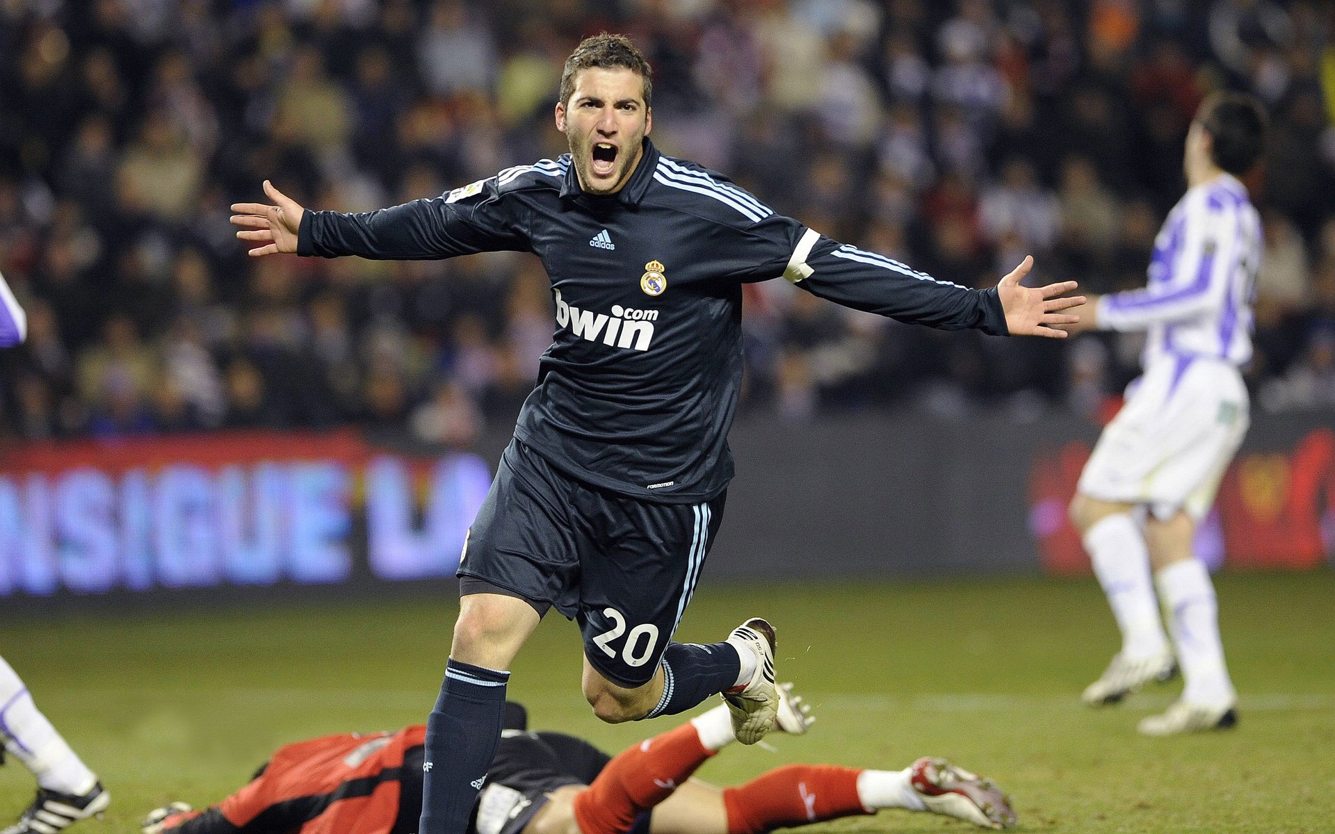 主帅专注防守体系构建力求以稳固防线冲击更好名次,什么是主帅挑战