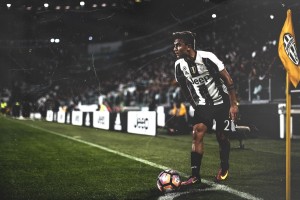 开云官方-维斯塔潘非常不满意：冲刺排位赛中红牛赛车几乎无法驾驶，红牛赛车设计师纽维